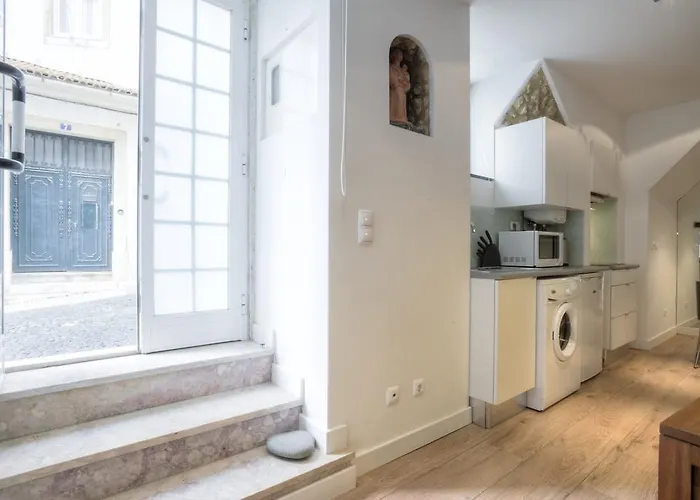 Bmyguest - Castelo Charming Flat شقة